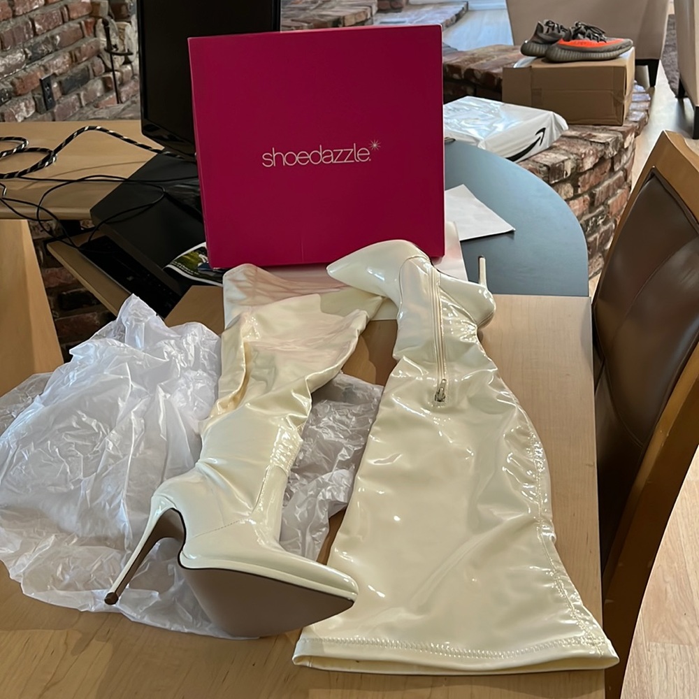 Shoe dazzles boots